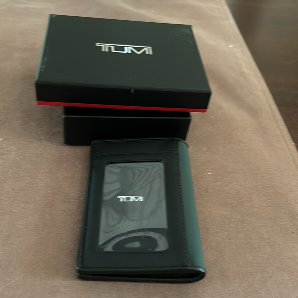 NWT Tumi Alpha multi window card case - Picture 2 of 5